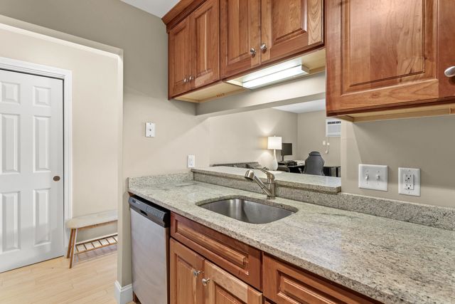 90 Eastern Ave Apt 204, Manchester, NH 03104