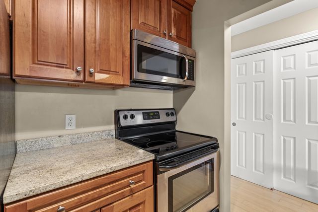 90 Eastern Ave Apt 204, Manchester, NH 03104