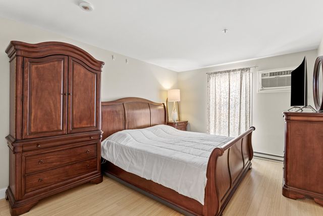 90 Eastern Ave Apt 204, Manchester, NH 03104