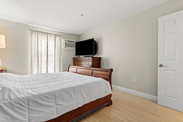 90 Eastern Ave Apt 204, Manchester, NH 03104