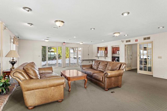 90 Eastern Ave Apt 204, Manchester, NH 03104