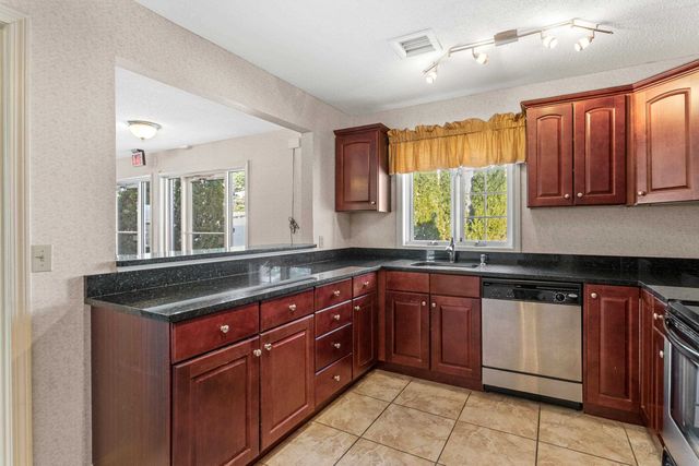 90 Eastern Ave Apt 204, Manchester, NH 03104