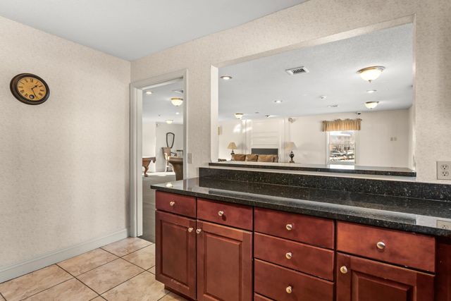 90 Eastern Ave Apt 204, Manchester, NH 03104