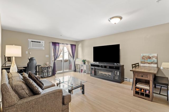 90 Eastern Ave Apt 204, Manchester, NH 03104