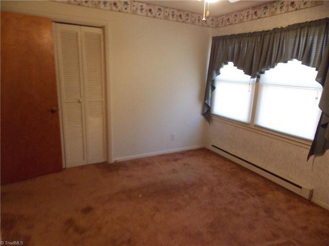 1004 Hillcroft Road, Browns Summit, NC 27214