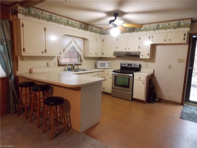 1004 Hillcroft Road, Browns Summit, NC 27214