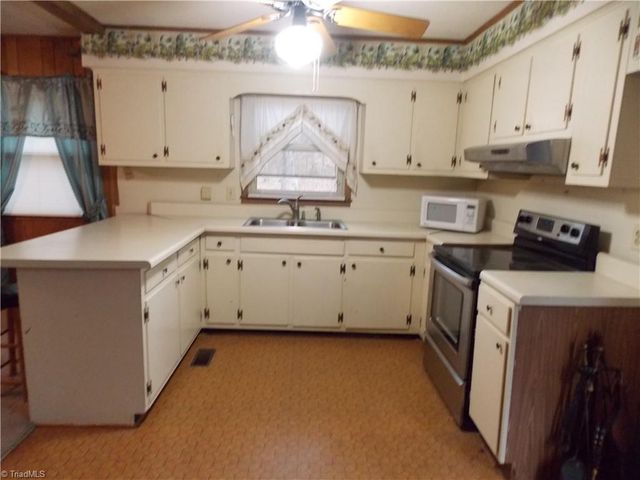 1004 Hillcroft Road, Browns Summit, NC 27214