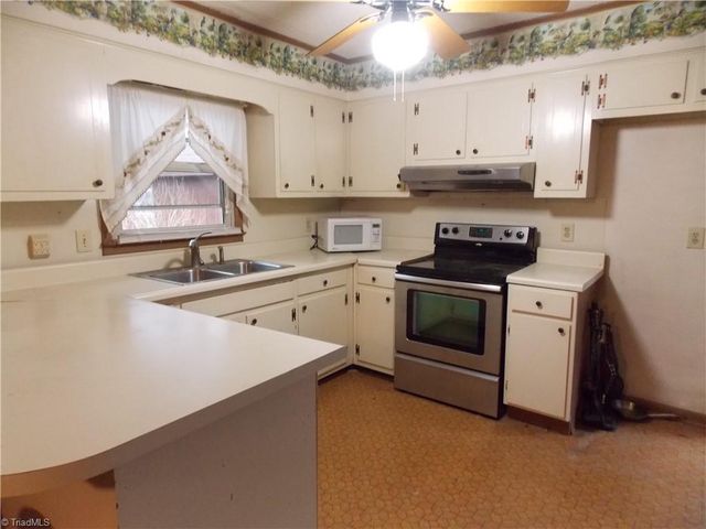 1004 Hillcroft Road, Browns Summit, NC 27214