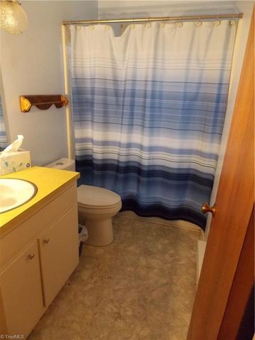 1004 Hillcroft Road, Browns Summit, NC 27214