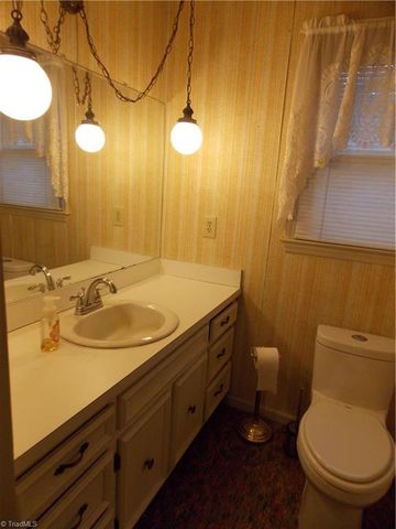 1004 Hillcroft Road, Browns Summit, NC 27214