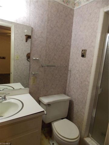1004 Hillcroft Road, Browns Summit, NC 27214