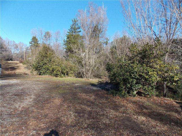 1004 Hillcroft Road, Browns Summit, NC 27214