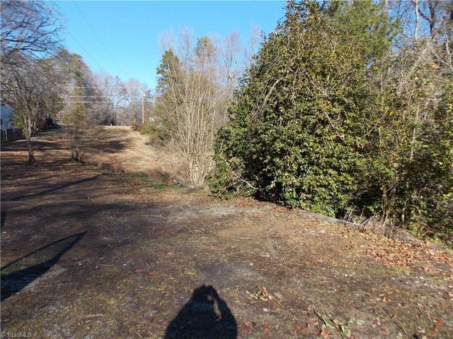 1004 Hillcroft Road, Browns Summit, NC 27214