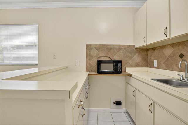 3605 W FLORA STREET, Tampa, FL 33614