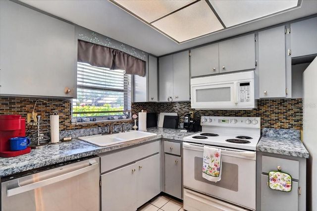 2719 51ST AVENUE W, Bradenton, FL 34207