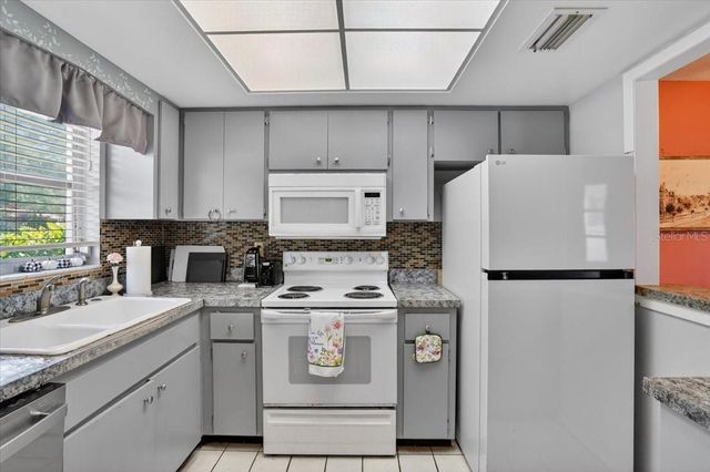 2719 51ST AVENUE W, Bradenton, FL 34207
