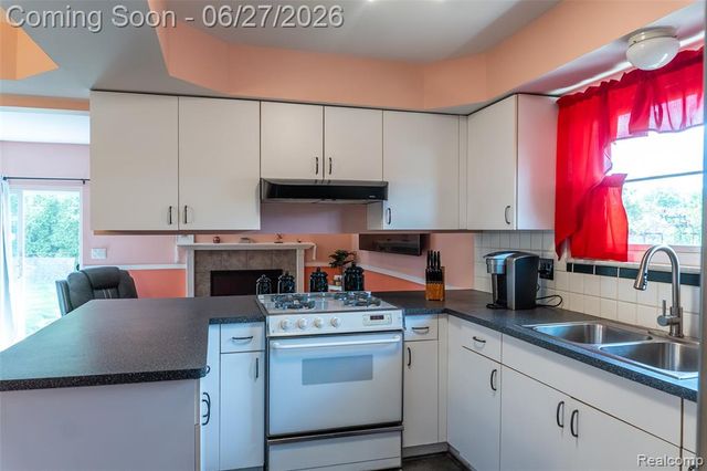 33818 King Richard Drive, Sterling Heights, MI 48310