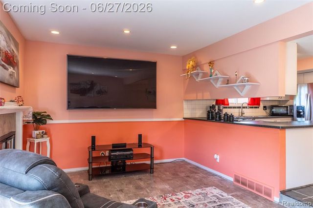 33818 King Richard Drive, Sterling Heights, MI 48310
