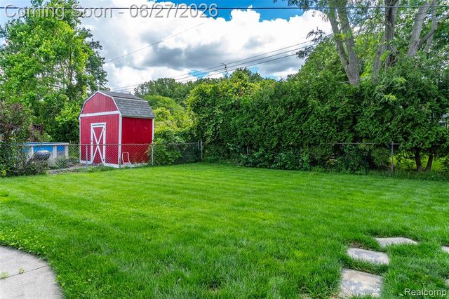 33818 King Richard Drive, Sterling Heights, MI 48310