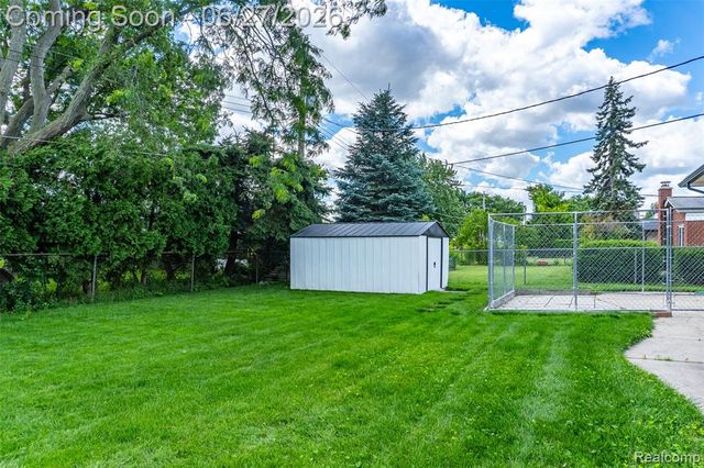 33818 King Richard Drive, Sterling Heights, MI 48310