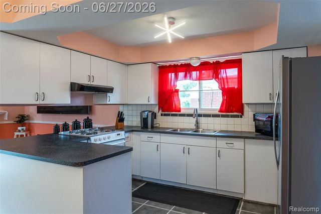 33818 King Richard Drive, Sterling Heights, MI 48310