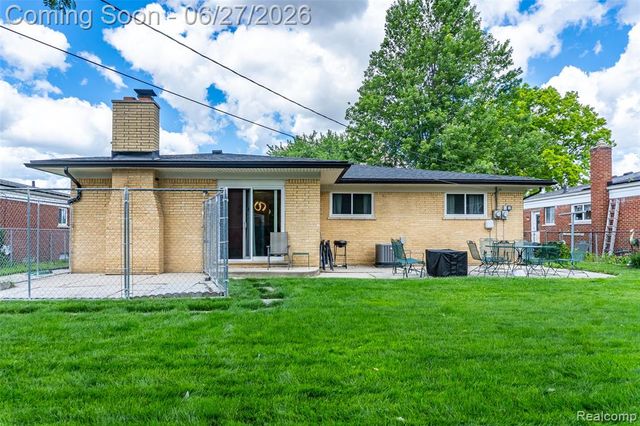 33818 King Richard Drive, Sterling Heights, MI 48310