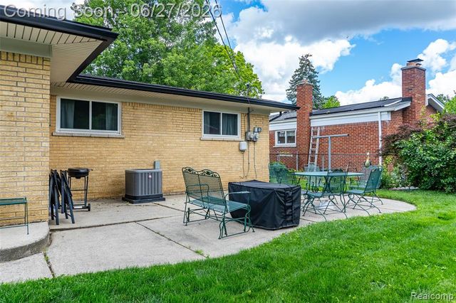 33818 King Richard Drive, Sterling Heights, MI 48310
