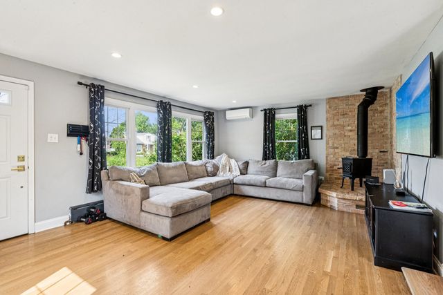 1656 Harding Road, Northfield, IL 60093