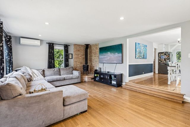 1656 Harding Road, Northfield, IL 60093