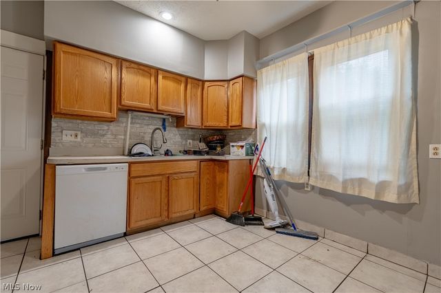 4619 Pearse Avenue, Newburgh Heights, OH 44105