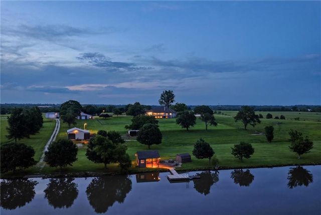 3341 W 271 Street, Louisburg, KS 66053