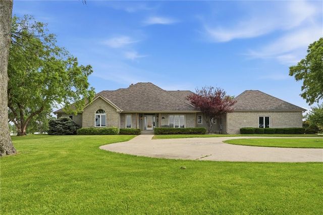 3341 W 271 Street, Louisburg, KS 66053
