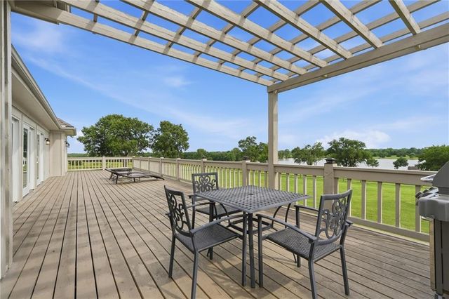 3341 W 271 Street, Louisburg, KS 66053
