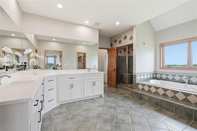 3341 W 271 Street, Louisburg, KS 66053