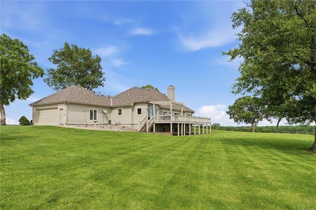 3341 W 271 Street, Louisburg, KS 66053