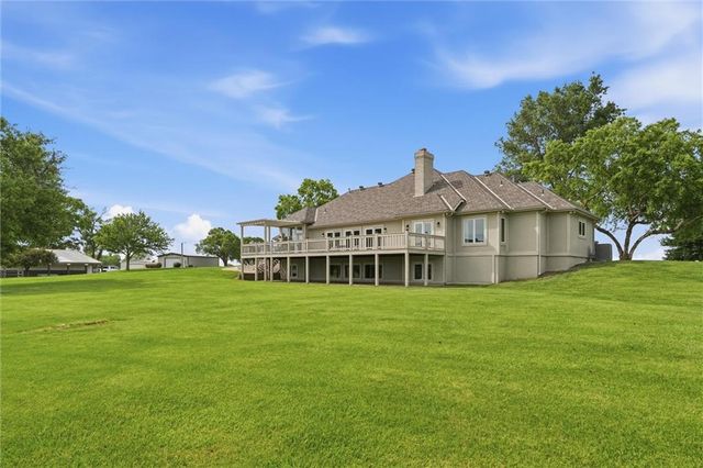 3341 W 271 Street, Louisburg, KS 66053