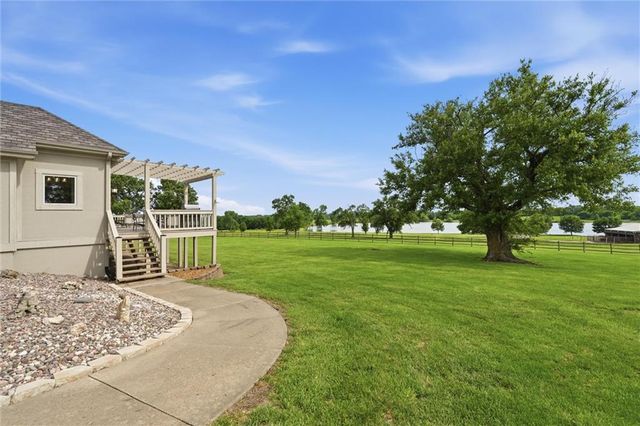 3341 W 271 Street, Louisburg, KS 66053