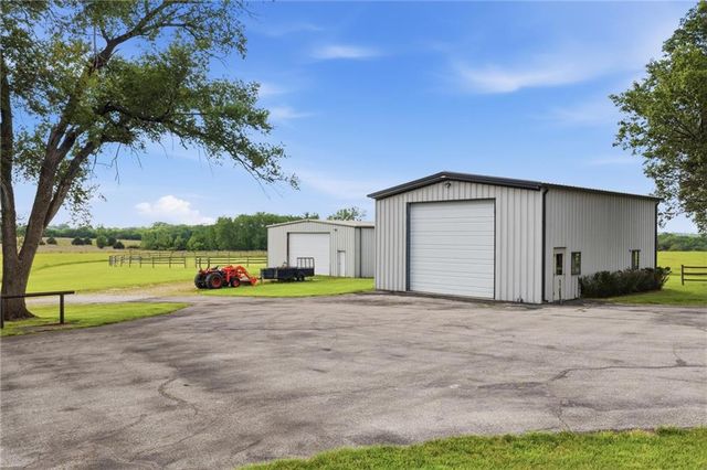 3341 W 271 Street, Louisburg, KS 66053