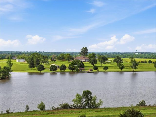 3341 W 271 Street, Louisburg, KS 66053