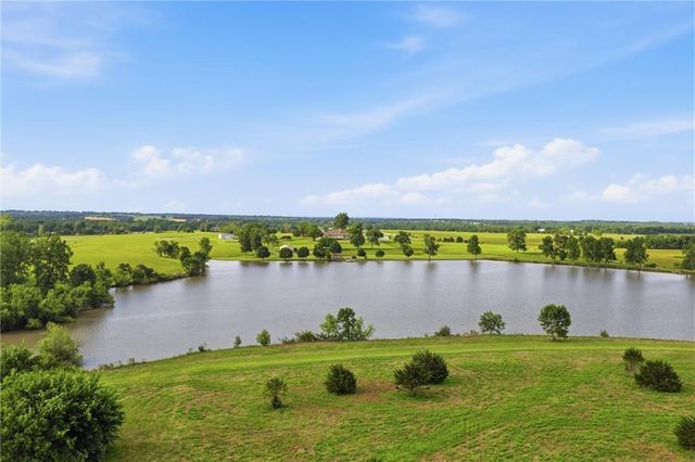 3341 W 271 Street, Louisburg, KS 66053