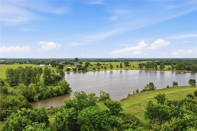 3341 W 271 Street, Louisburg, KS 66053