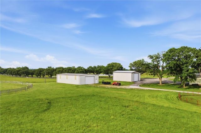 3341 W 271 Street, Louisburg, KS 66053