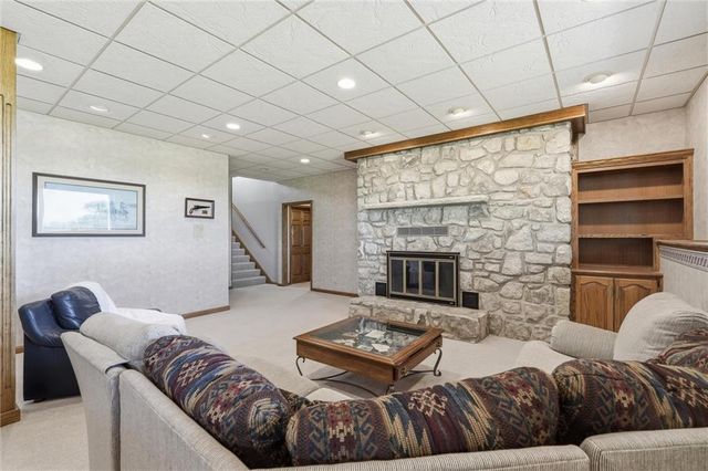3341 W 271 Street, Louisburg, KS 66053