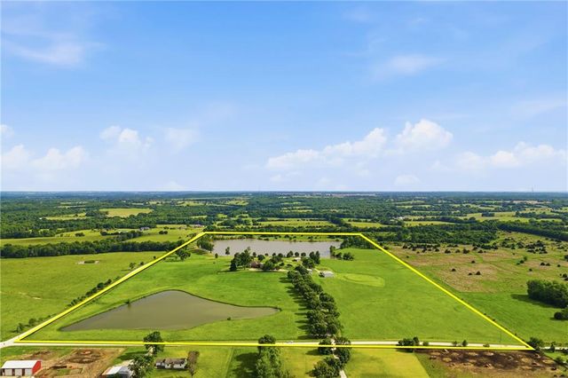 3341 W 271 Street, Louisburg, KS 66053
