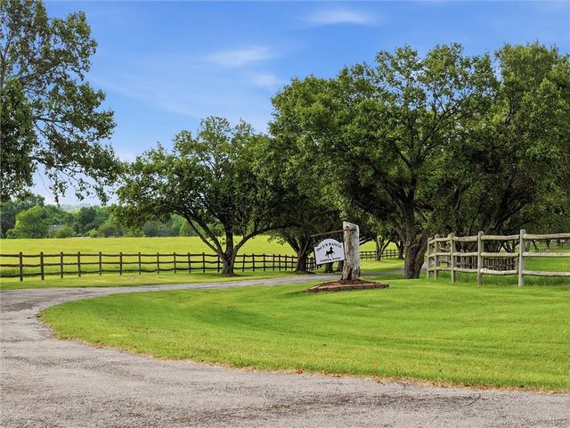 3341 W 271 Street, Louisburg, KS 66053