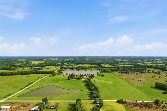 3341 W 271 Street, Louisburg, KS 66053