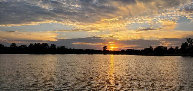 3341 W 271 Street, Louisburg, KS 66053