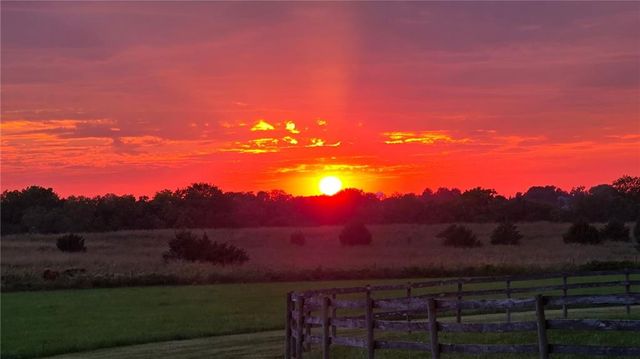 3341 W 271 Street, Louisburg, KS 66053