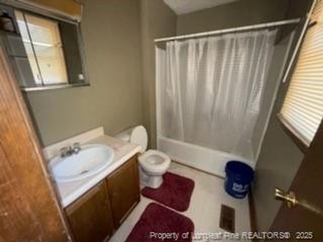 6916 Calamar Drive, Fayetteville, NC 28314