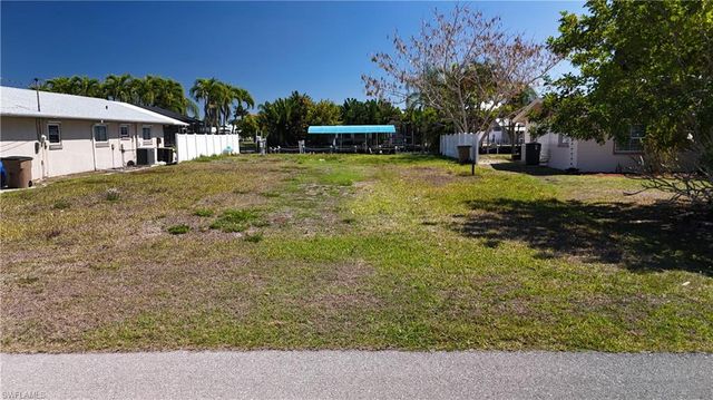 2044 Aruba AVE, Fort Myers, FL 33905